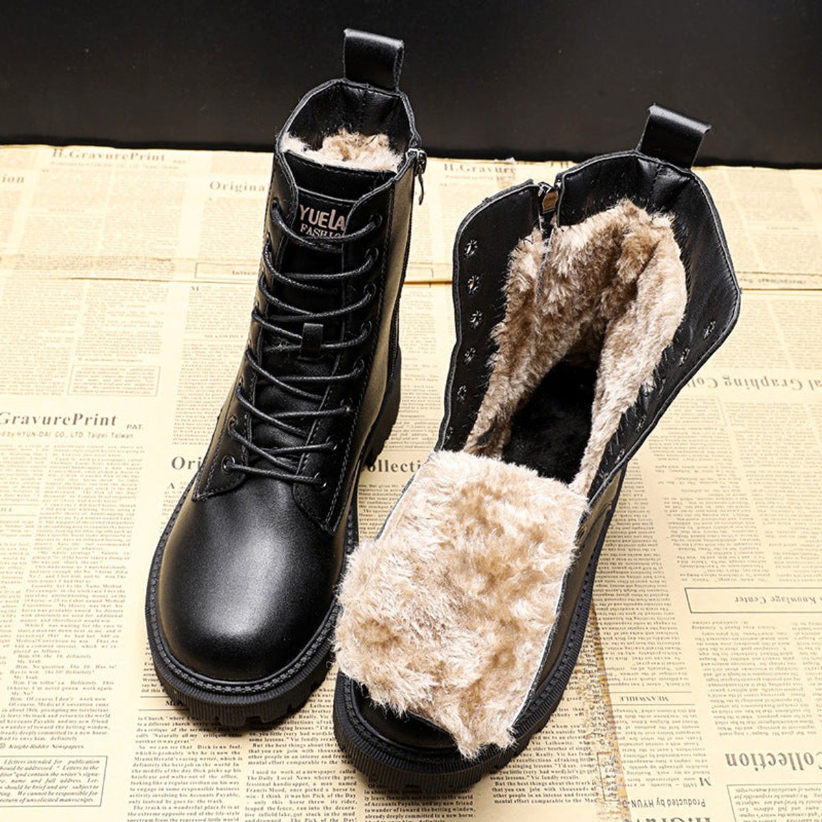 Women's Warm Fleece-Lined Lace-Up Ankle Boots in Black